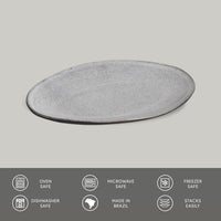 Round gray ceramic plate on a light gray background with safety and feature icons at the bottom.