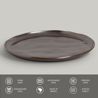 Brown ceramic plate on a gray background with safety and feature icons at the bottom.