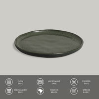 Dark green ceramic plate on a light gray background with safety and feature icons at the bottom.