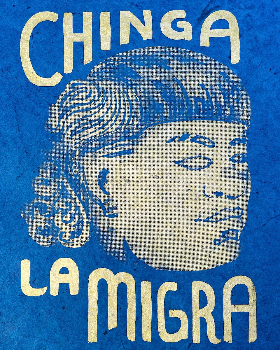 Stylized illustration of a face with text 'CHINGA LA MIGRA' on a blue background