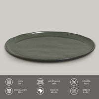Green ceramic plate on a gray background with safety and feature icons at the bottom.