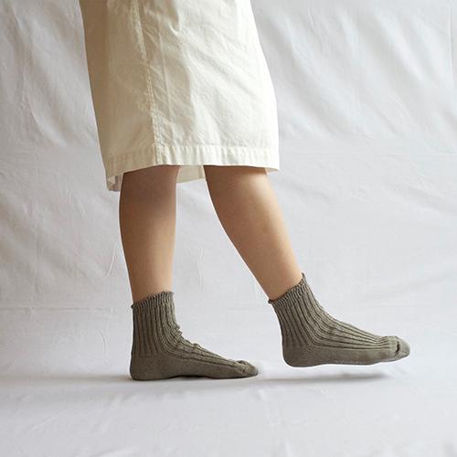 Nishiguchi Kutsushita Linen Ribbed Ankle Socks Beige