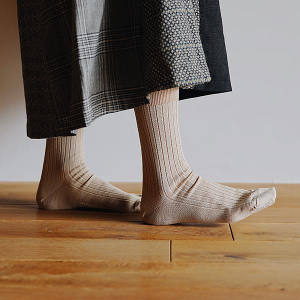 Nishiguchi Kutsushita Silk Cotton ribbed Socks Beige