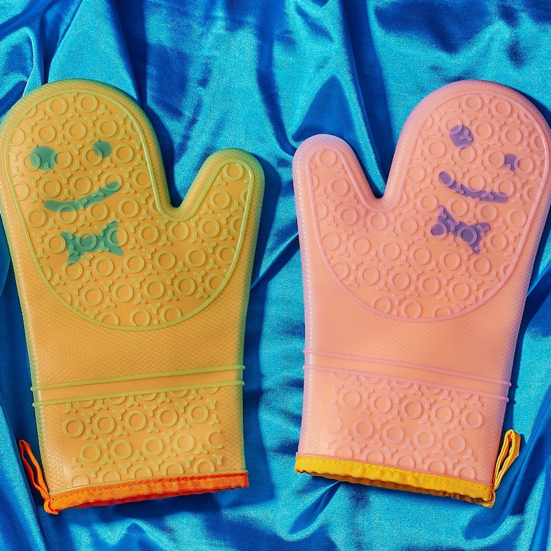 The Oven Mitts set of 2 by Staff